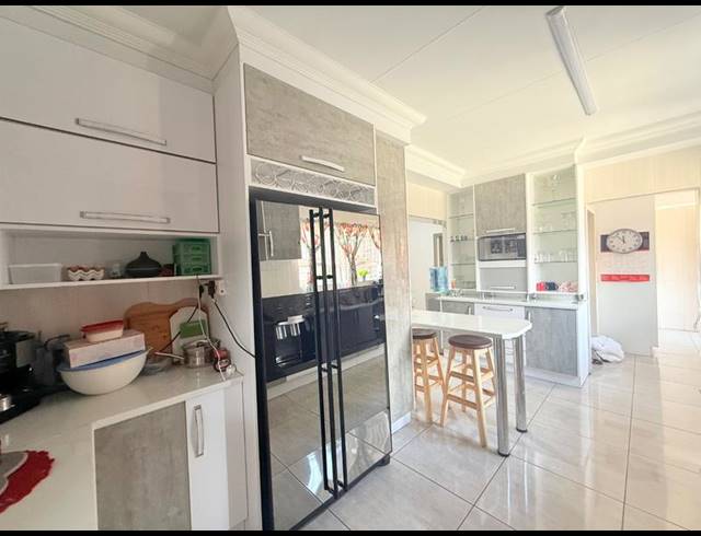 5 BEDROOM HOUSE FOR SALE IN VANDERBIJLPARK SE 3